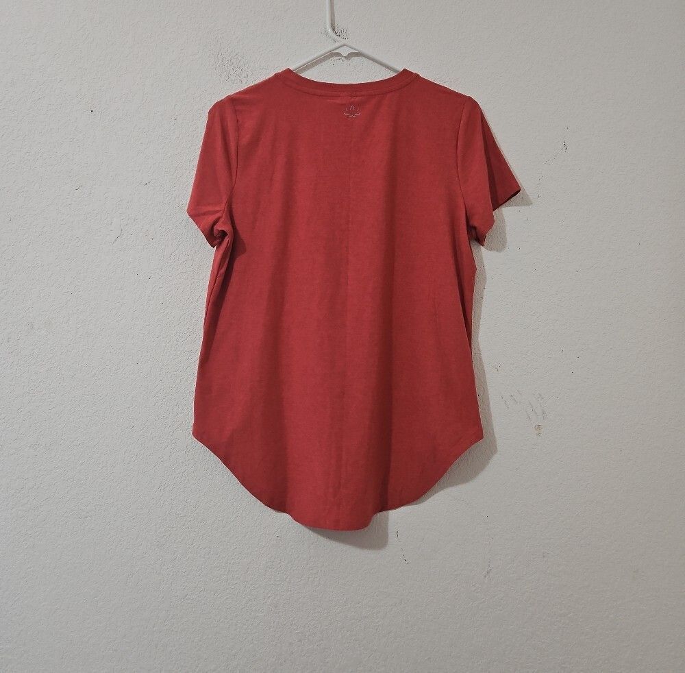 Beyond Yoga Featherweight On The Down Low Tee Size Small - Picture 3 of 5